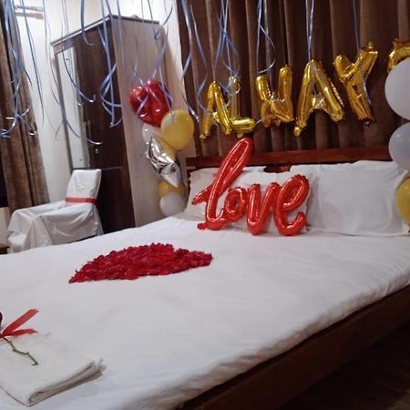 Vinee'S Kitchen And Motel Koynanagar Екстериор снимка